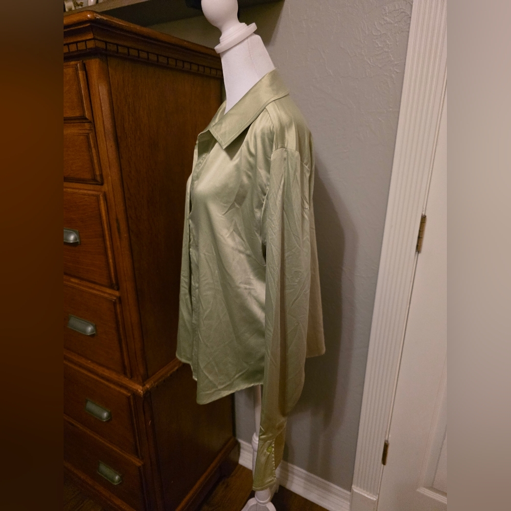 Women's Bell Long Sleeves Button Down Shiny Sage Gree Top Wild Fable XXL - Picture 4 of 14